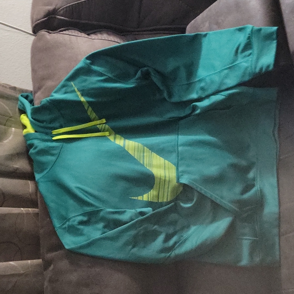 XL green Nike Thema-Fit hoodie.